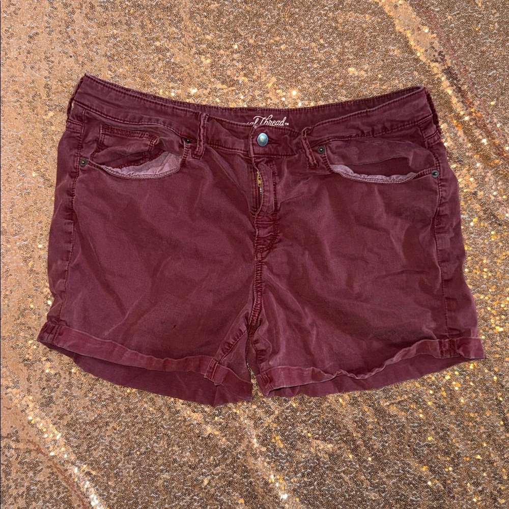Universal Thread Women's Maroon Jean Shorts in size 16
